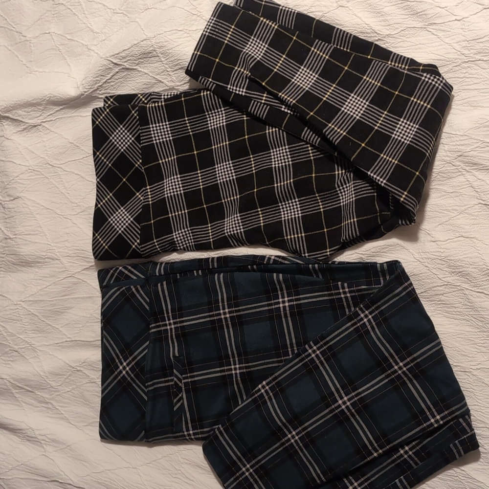 2 Pairs of Torrid Pixie Pants Size 2